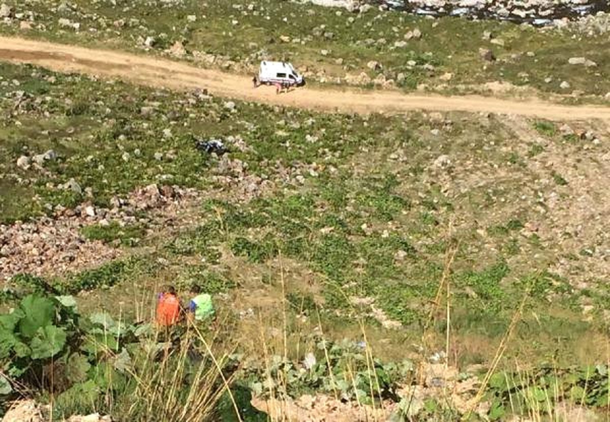 Otomobil Uçuruma Yuvarlandı, 2 Kardeş Öldü