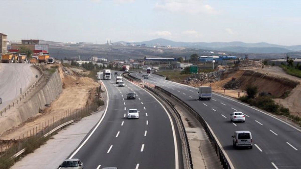 Sakarya\'da Tem Otoyolu\'nda Yol Çalışmaları