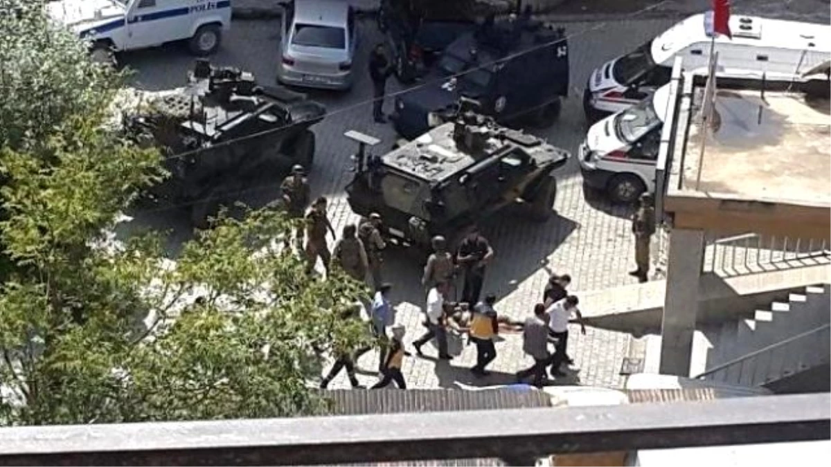 Şemdinli\'de Çıkan Çatışmada Yaralanan Asker Hastaneye Kaldırıldı