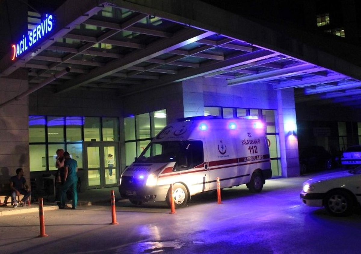Siirt\'te Trafik Kazası: 1 Ölü, 2 Yaralı