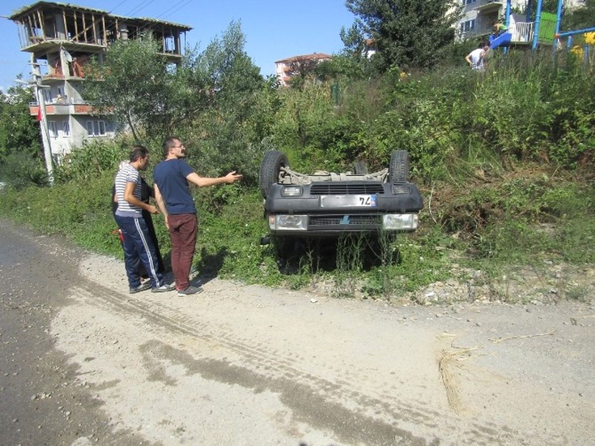 Virajı Alamayan Otomobil Takla Attı: 6 Yaralı