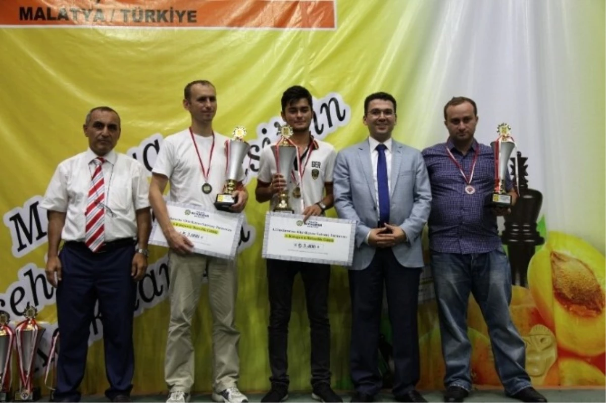 4. Uluslararası Altın Kayısı Satranç Turnuvası Sona Erdi