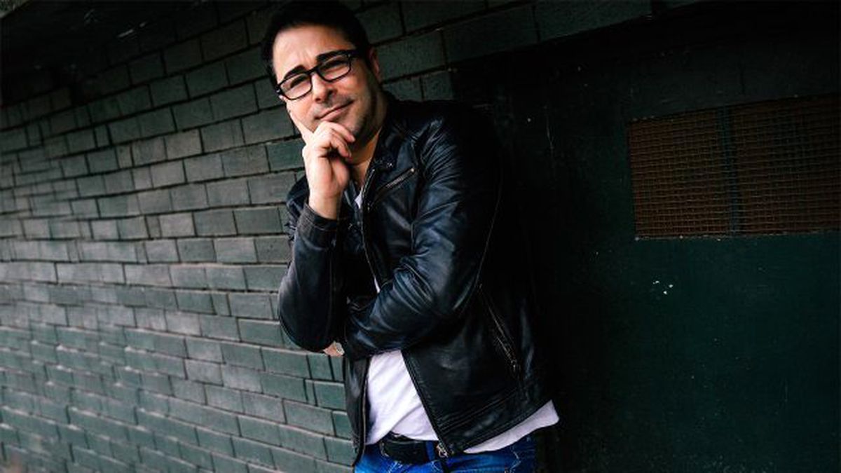 Atilla Taş, Sinan Akçıl'a: Bıyıkların Lens mi?