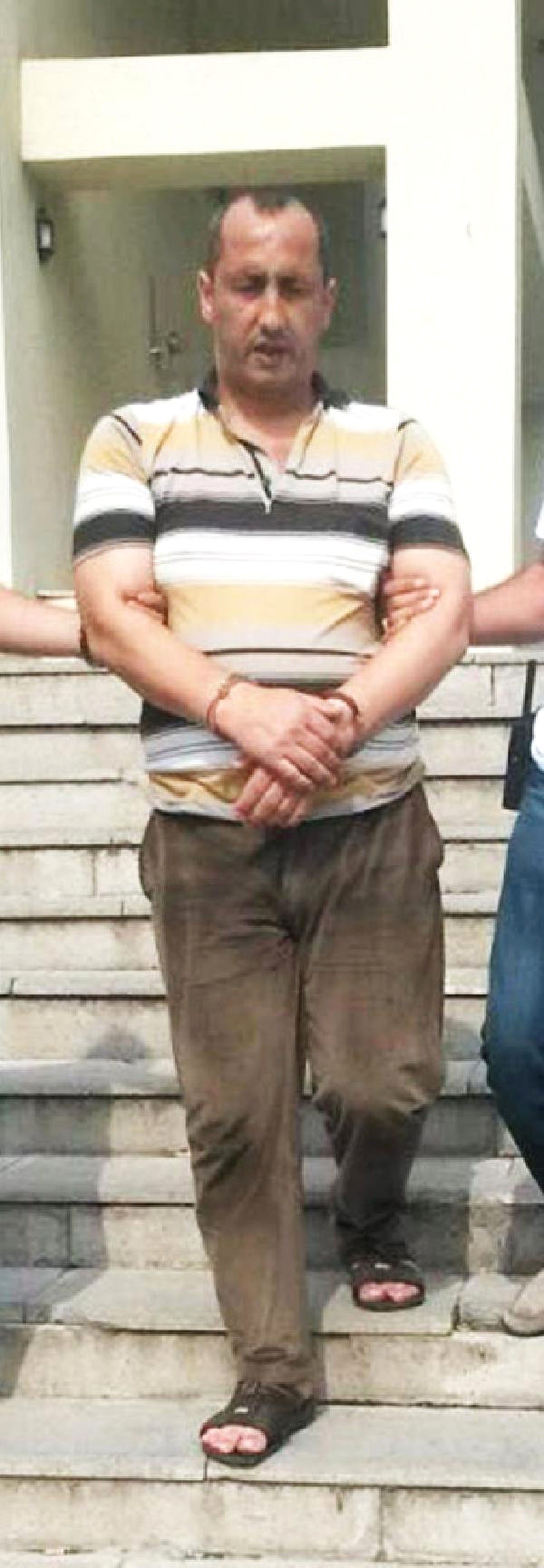 Babasını Balkondan Atıp Bıçaklayarak Öldüren Şüpheli Tutuklandı