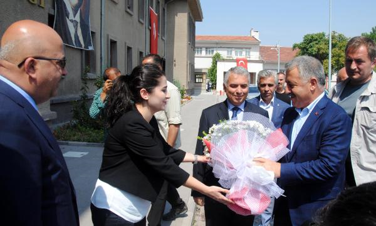Bakan Arslan\'dan \'Bayram Tatilinde Trafik Kurallarına Uyun\' Çağrısı