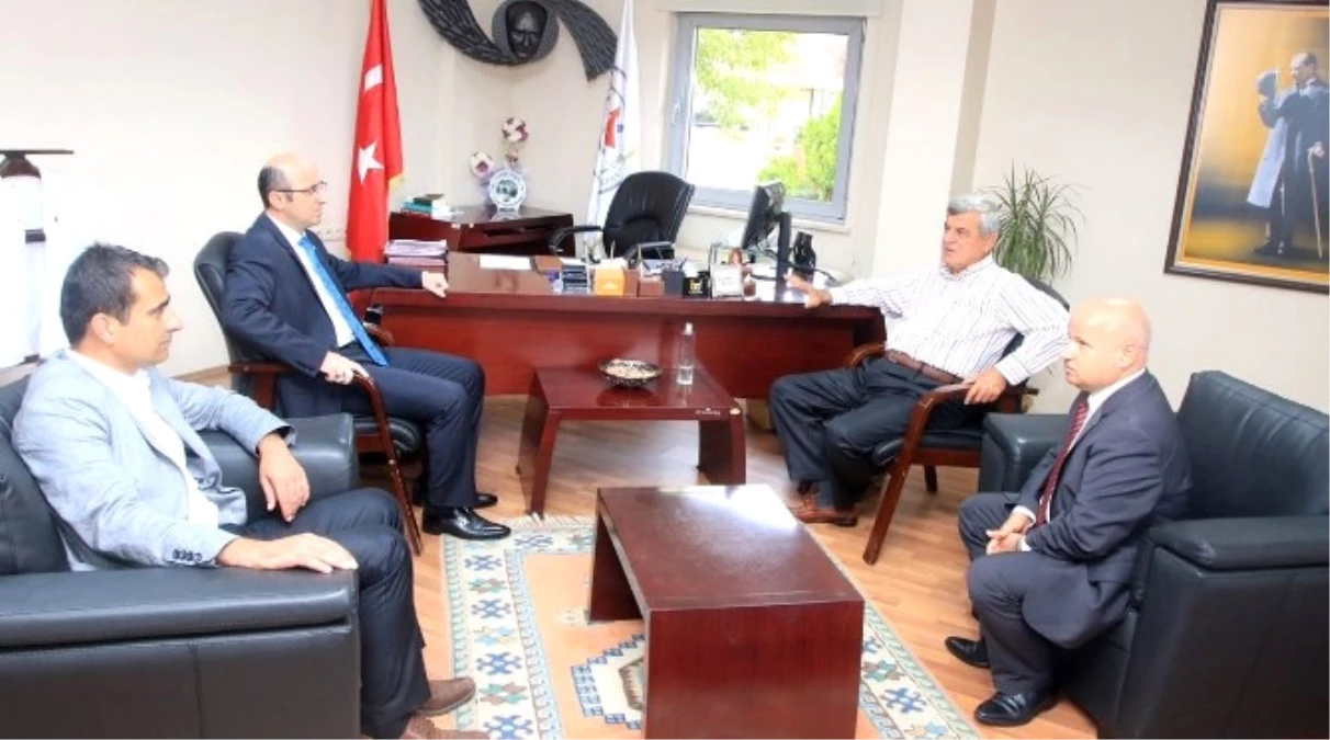 Başkan Karaosmanoğlu, Derince Başhekimi Güneş\'i Ziyaret Etti