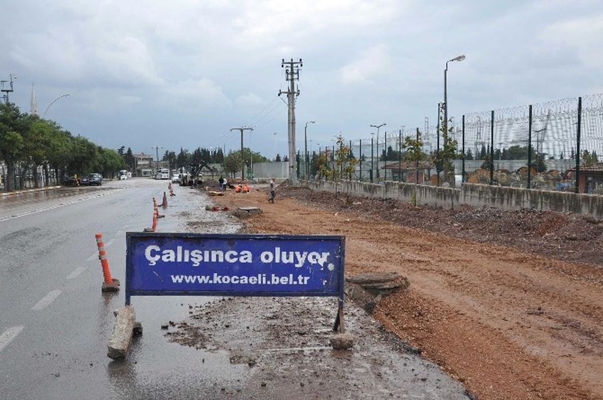 Büyükşehir, Yol Çalışmalarına Devam Ediyor