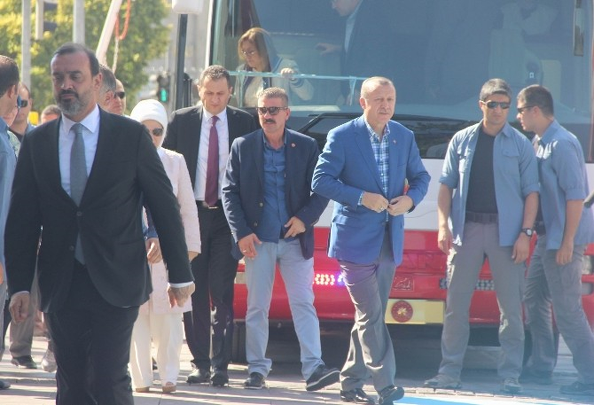 Cumhurbaşkanı Erdoğan, Gaziantep Valiliği\'nde Tören Mangası ile Karşılandı