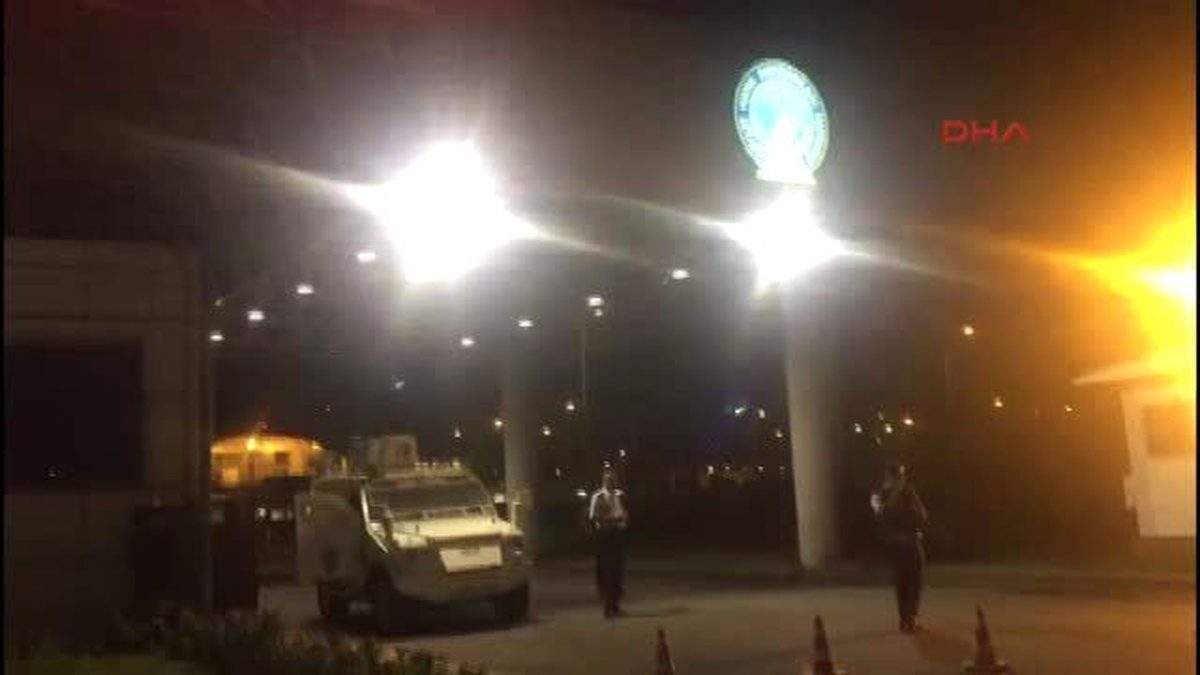 Diyarbakır-Pkk\'lı Teröristler, Diyarbakır Havalimanı\'nda Polise Roketatarlı Saldırı Düzenledi