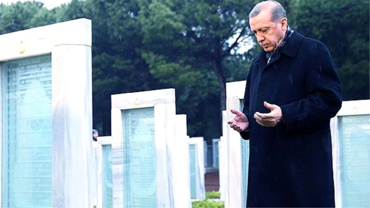Erdoğan Şehitler İçin Düzenlenen Programda Kur\'an-ı Kerim Okudu