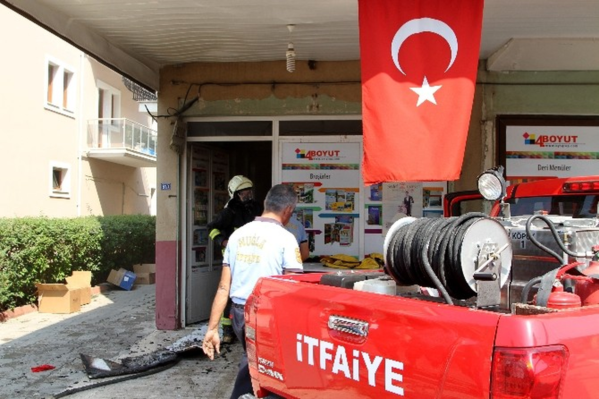 Fethiye\'de Matbaa Yangını