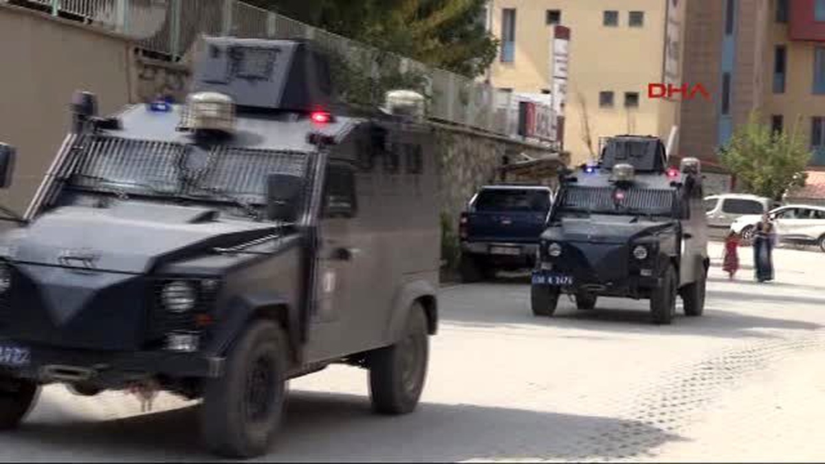 Hakkari\'de PKK\'lıların Yola Döşediği Patlayıcı İnflak Etti: 1 Şehit 3 Yaralı