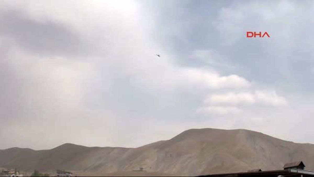 Hakkari PKK\'lı Teröristler Operasyondaki Birliğe Saldırdı: 1 Üsteğmen ve 1 Er Yaralı