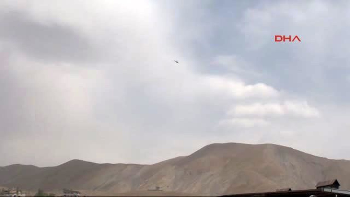 Hakkari PKK\'lı Tetöristler Operasyondaki Birliğe Saldırdı: 1 Üsteğmen ve 1 Er Yaralı