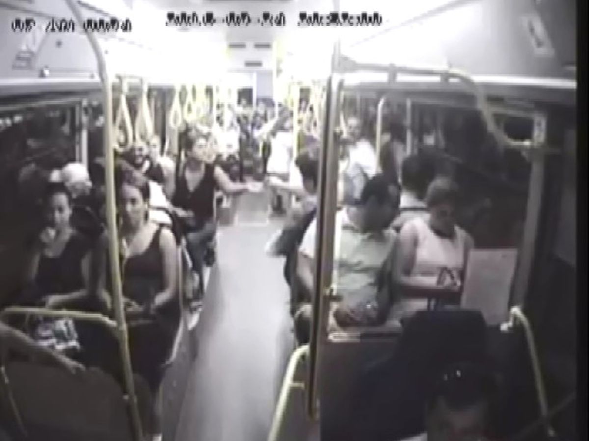 Halk Otobüsünde Şaşkına Çeviren Anlar! 4 Kadın Yolculardan İçki Parası Topladı