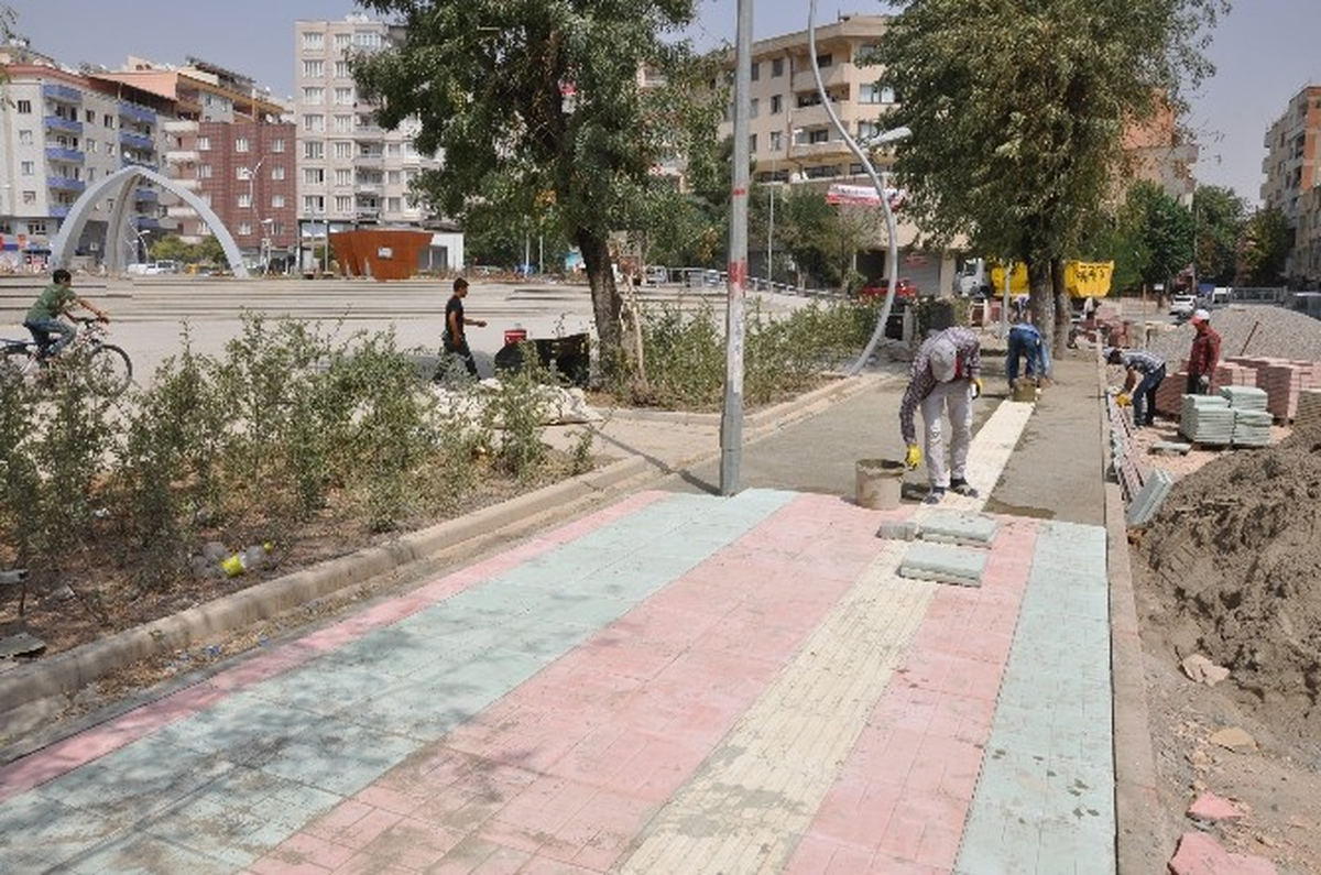 Kent Meydanının Çevre Düzenlemesi Yapılıyor