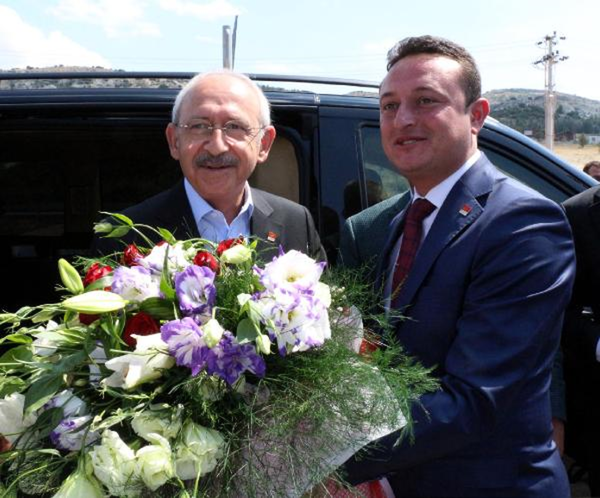 Kılıçdaroğlu\'na Meşaleli Karşılama