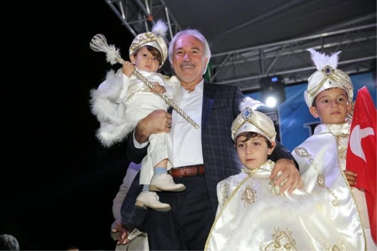 Kütahya Belediyesi\'nden 58 Çocuğa Muhteşem Sünnet Düğünü