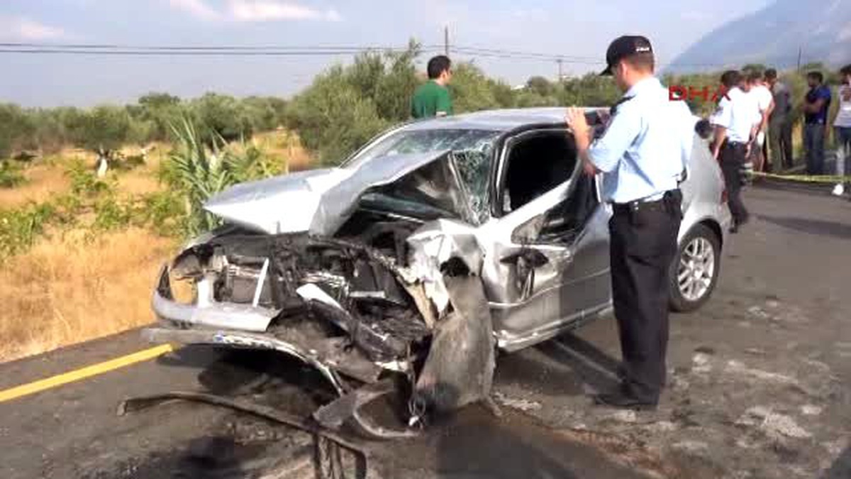 Manisa Virajda İki Otomobil Çarpıştı: 1\'i Bebek 2 Ölü, 2 Yaralı