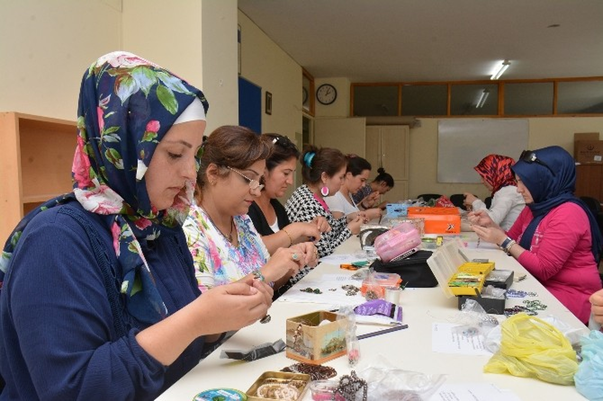 Öğretmen Adayları Komek\'ler İçin Ter Döktü