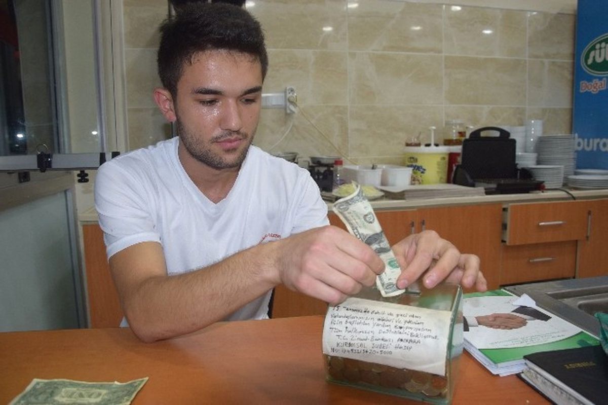 \'F\' Seri Numaralı Bir Dolarlara Karşı \'E ve B\' Seri Numaralı Bir Dolarlar