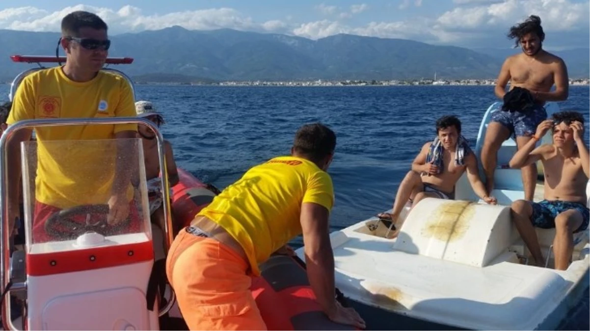 Poyraz Nedeniyle Açık Denize Sürüklenen Deniz Bisikletini İtfaiye Kurtardı