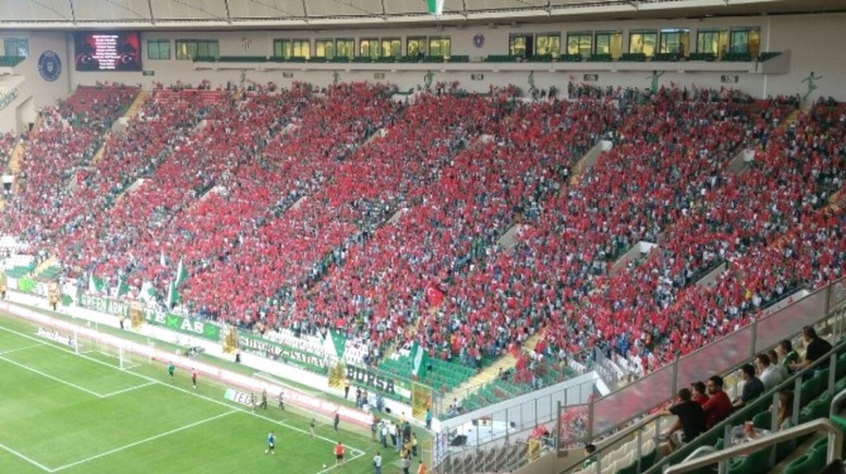Timsah Arena\'da Tarihi Gece