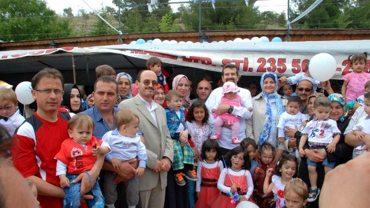 2 Bin Aile Yine Bir Araya Geldi