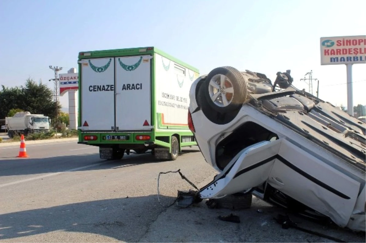Afyonkarahisar\'da Trafik Kazası: 3 Ölü, 1 Yaralı