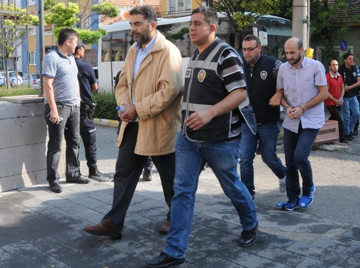 Anadolu Üniversitesi\'nde Fetö\'den Gözaltına Alınan 23 Kişi Adliyede