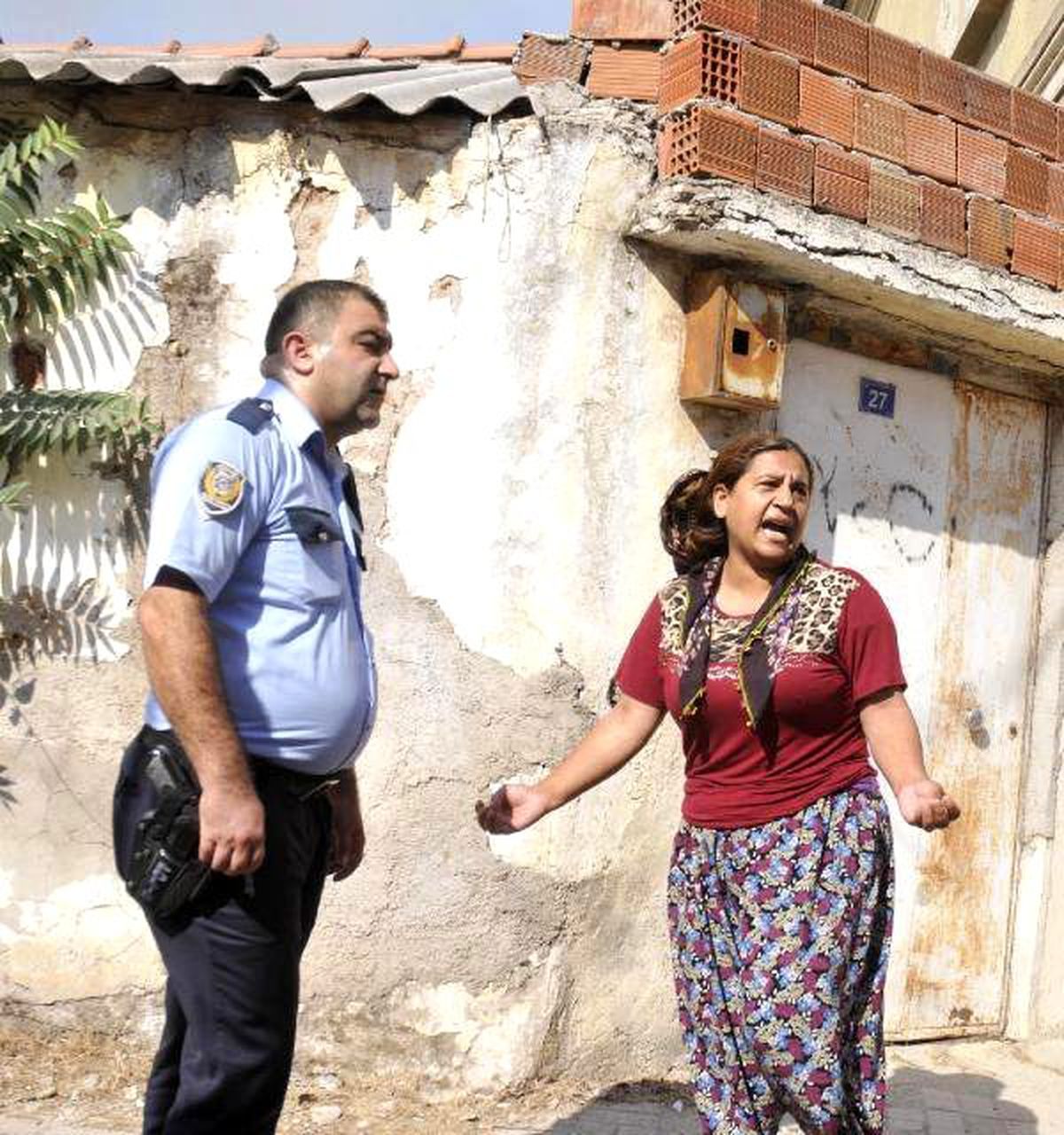 Anne Babasının Evinin Yandığını Zannedince Çılgına Döndü