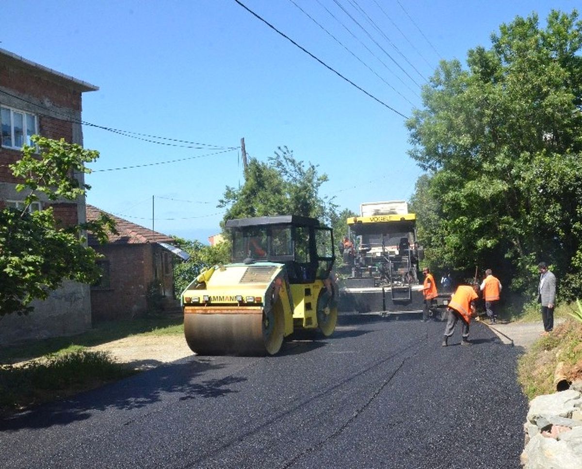 Büyükşehir Belediyesi\'nin Yollara Serdiği Asfalt Miktarı 175 Bin Tona Ulaştı