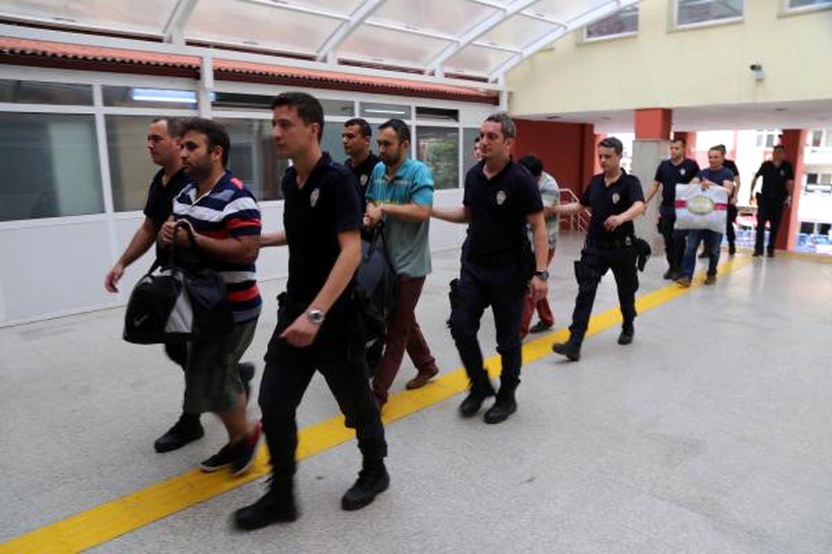 Bylock Mesajlaşmasını Kullanan 8 Kişi Adliyeye Sevk Edildi