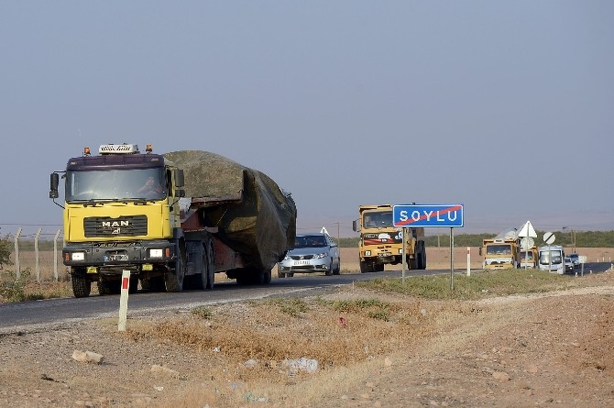 Cerablus\'un Güneyinde Saldırıya Uğrayan Tank Türkiye\'ye Getirildi