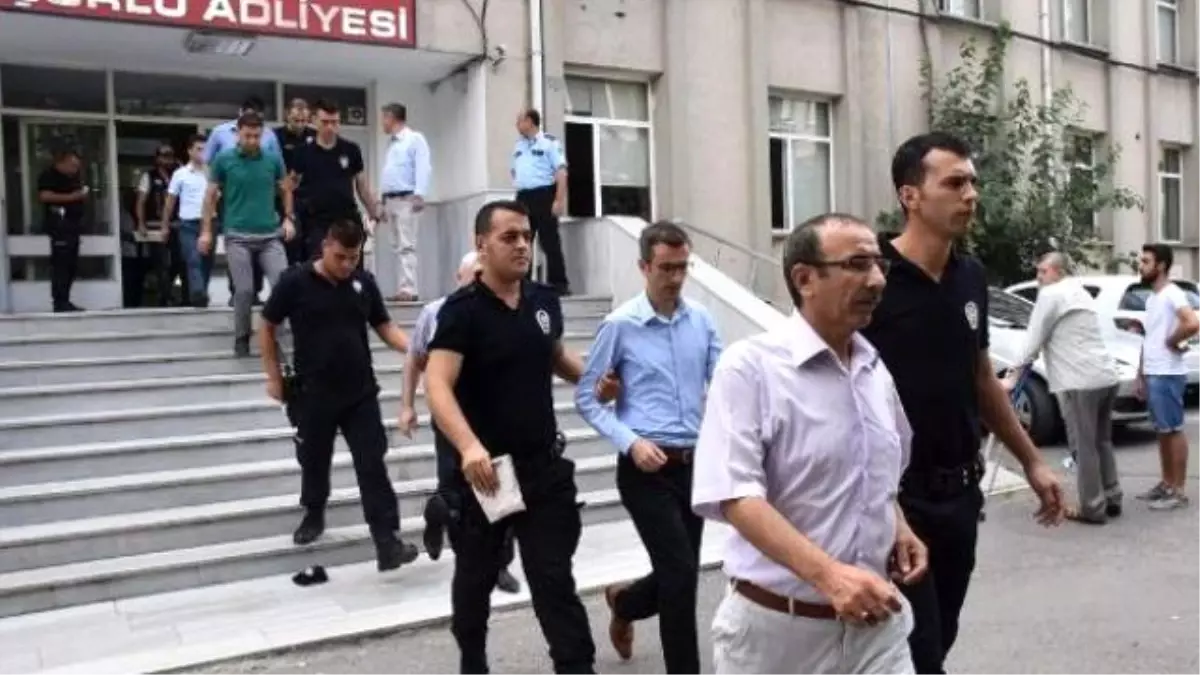 Çorlu\'da Fetö Operasyonunda Gözaltına Alınan 47 Kişi Adliyede