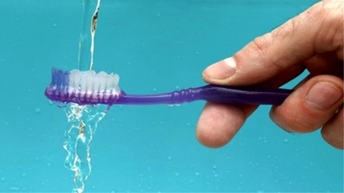 Dr. Kazak: "Diş Fırçanızı 3 Ayda Bir Değiştirmeyi İhmal Etmeyin"