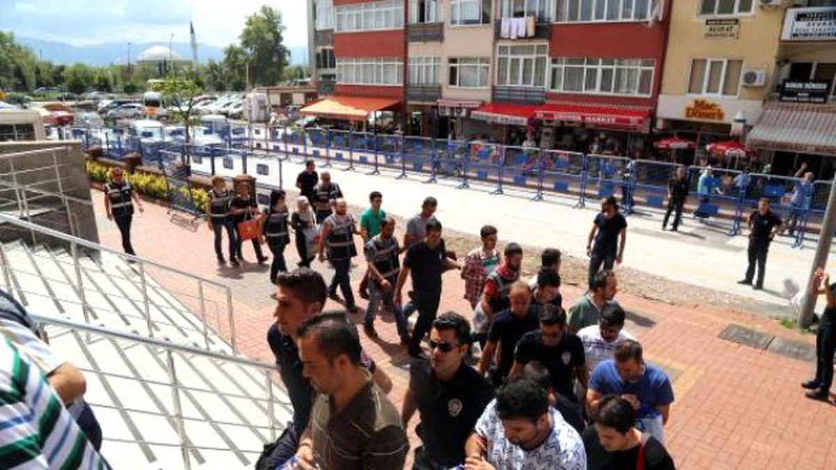 Kocaeli\'de Aralarında Akademisyenlerin de Olduğu 66 Kişi Tutuklandı