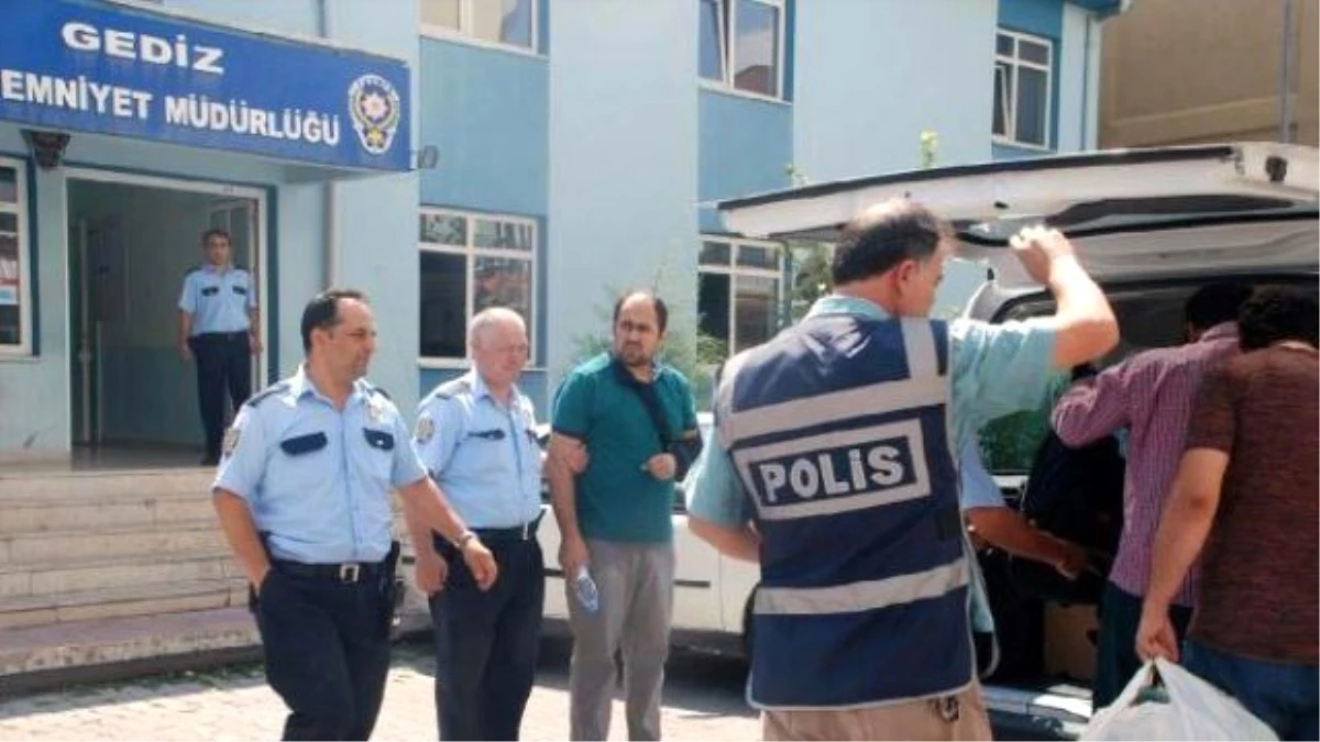 Gediz\'de Fetö Operasyonunda 9 Kişi Gözaltına Alındı