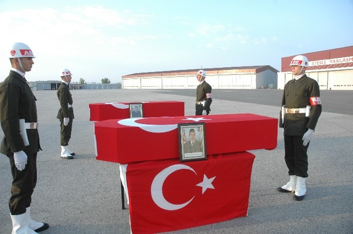 Hakkârili Şehitlere Hazin Tören