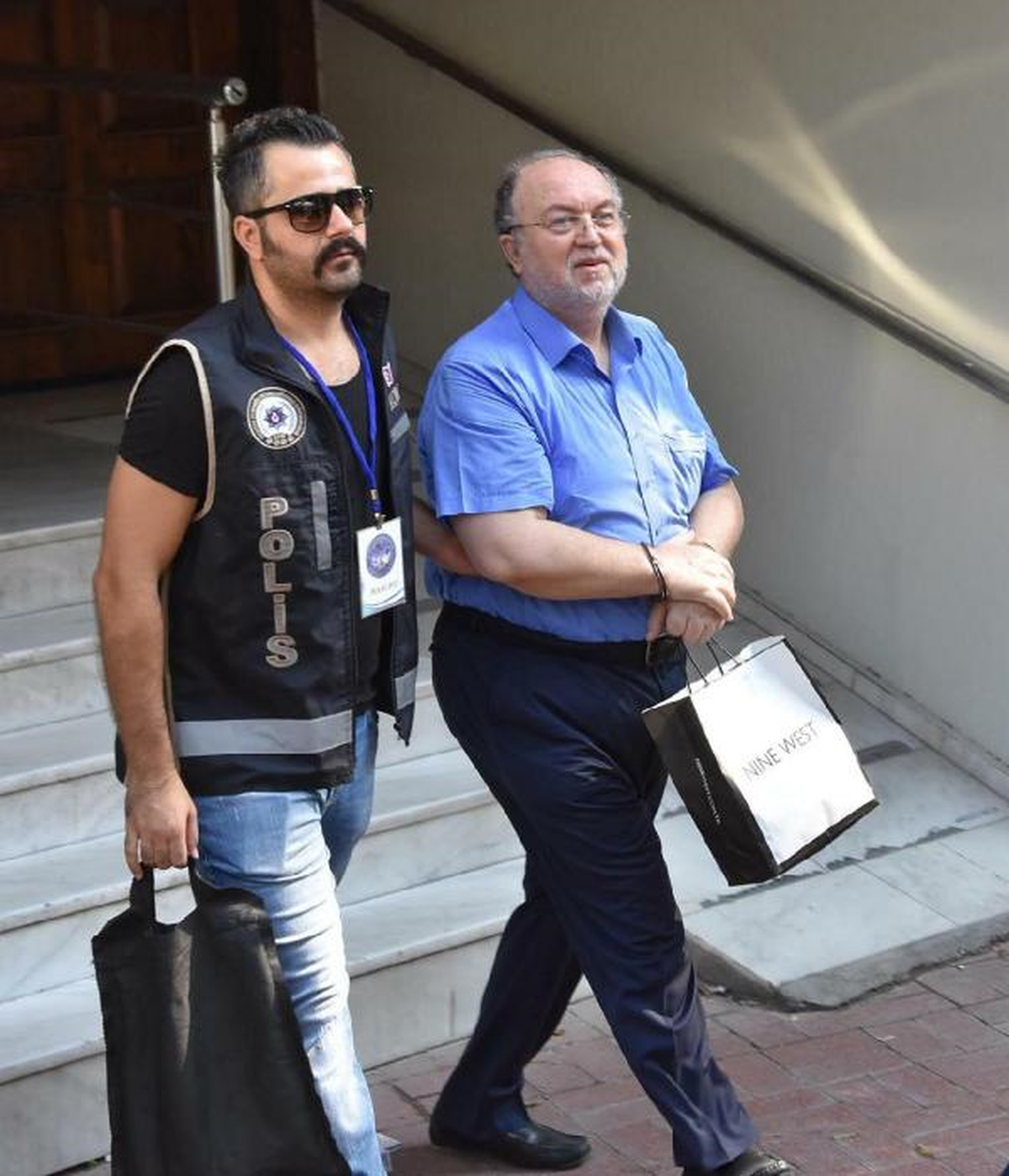 Hakkında Tutuklama Kararı Verilen İşadamı Teslim Oldu (2)