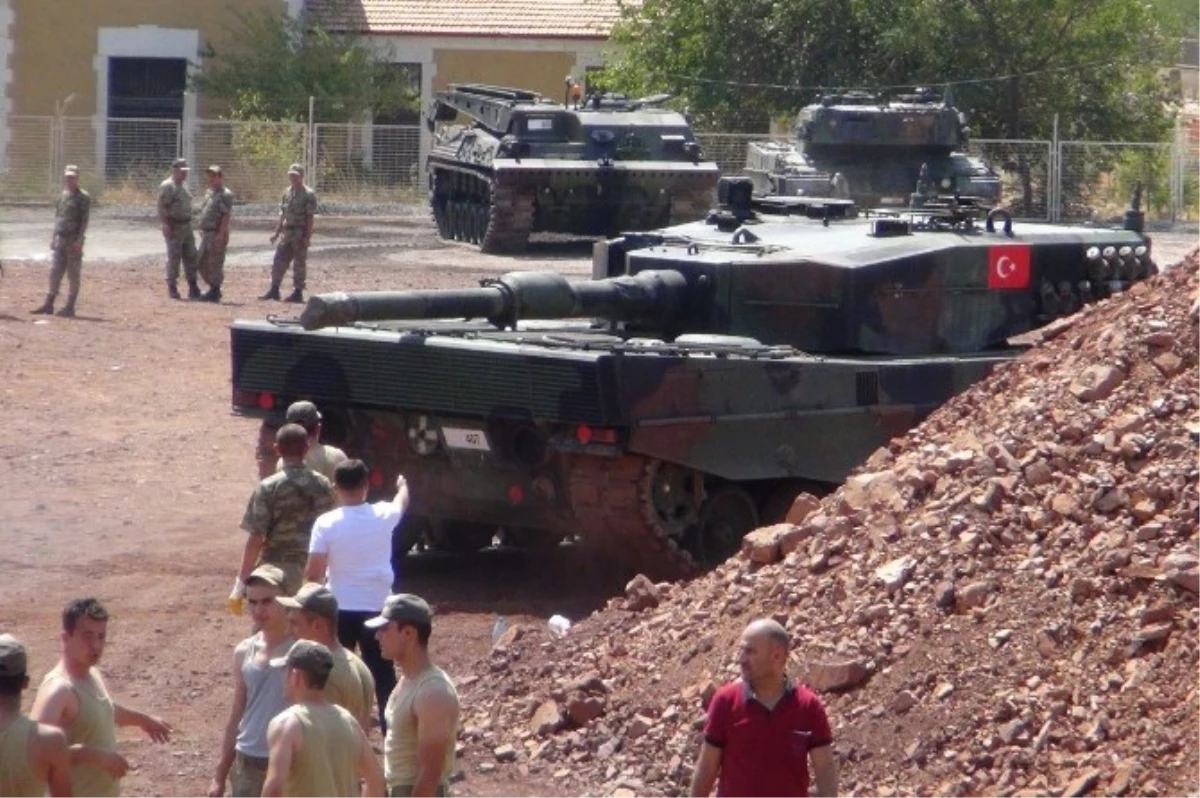 İstanbul 2. Zırhlı Tugay Komutalığı\'ndaki Tankların İslahiye\'ye Sevkıyatı Devam Ediyor