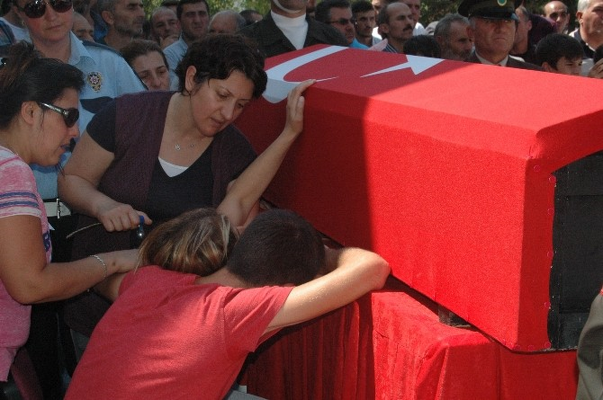 Kazan Şehidini Dualarla Uğurladı