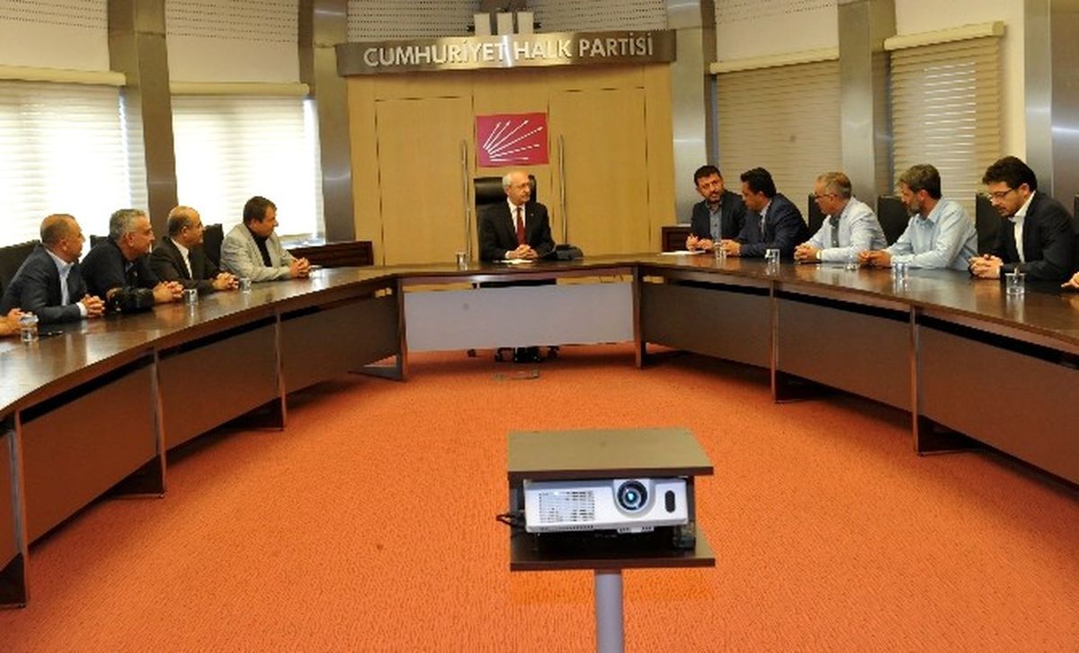 Kılıçdaroğlu, Pir Sultan Abdal Kültür Derneği Başkanı\'nı Kabul Etti