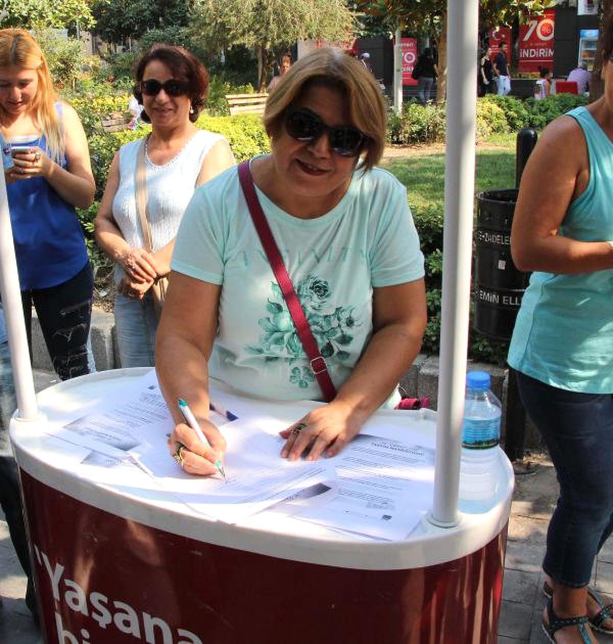 Manisa\'da Taksim Manifestosu İçin İmza Kampanyası