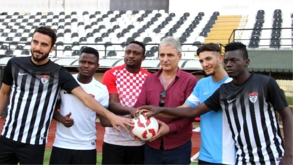 Manisaspor, 5 Futbolcuyla Sözleşme İmzaladı