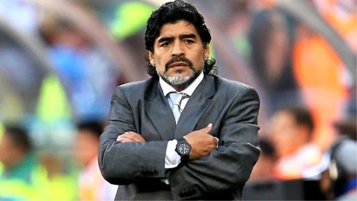 Maradona, Sahte Pasaport Kullandığı Gerekçesiyle Havaalanında Kaldı