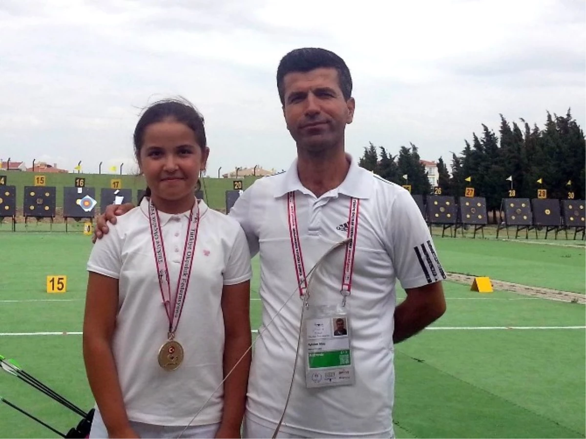 Mersinin Minik Okçusu Yaren, Türkiye Şampiyonu Oldu