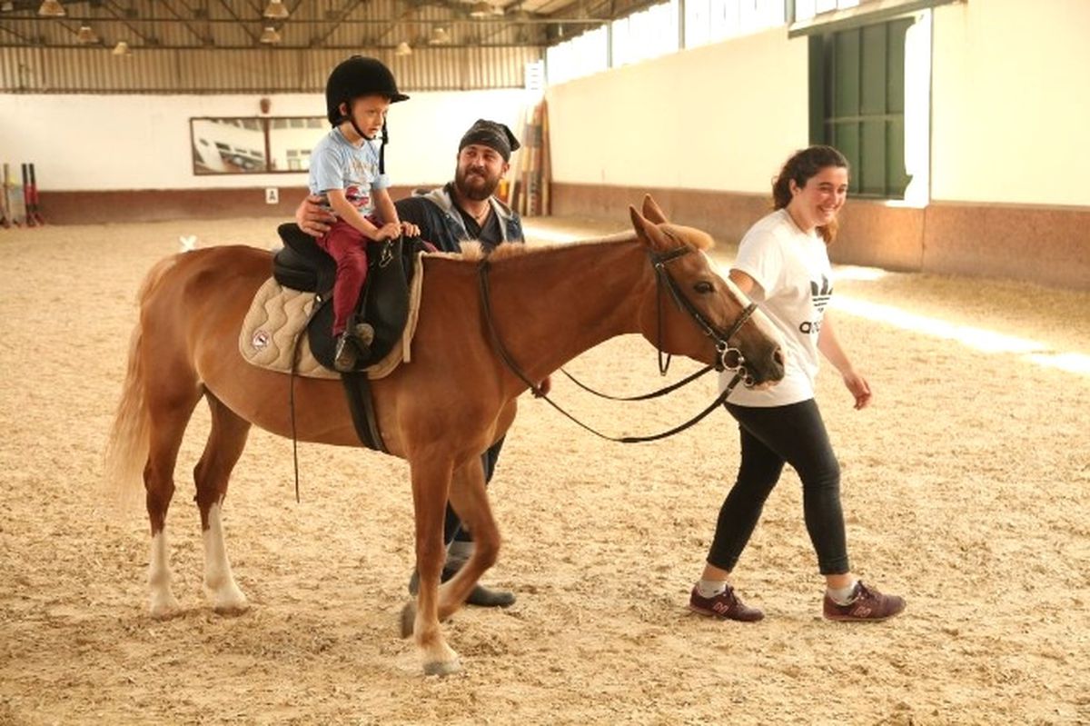 Minikler Ata Binmeyi Öğrendi