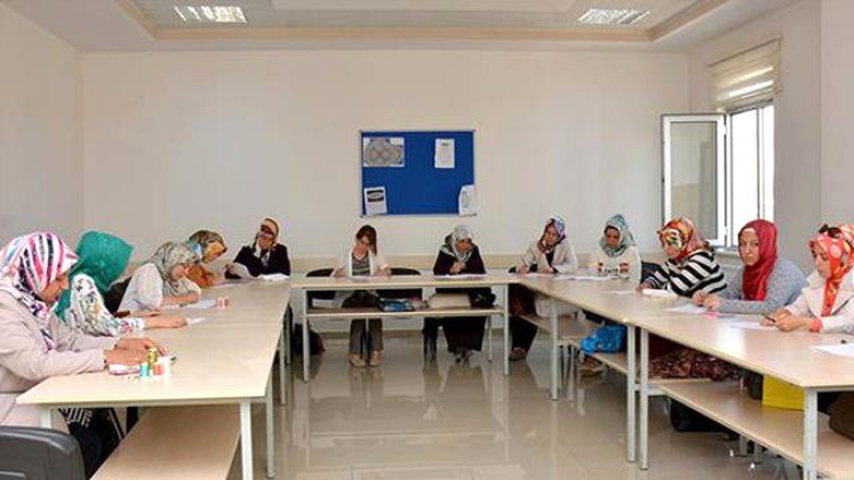 Öğretmen Adayları KOMEK\'ler İçin Ter Döktü