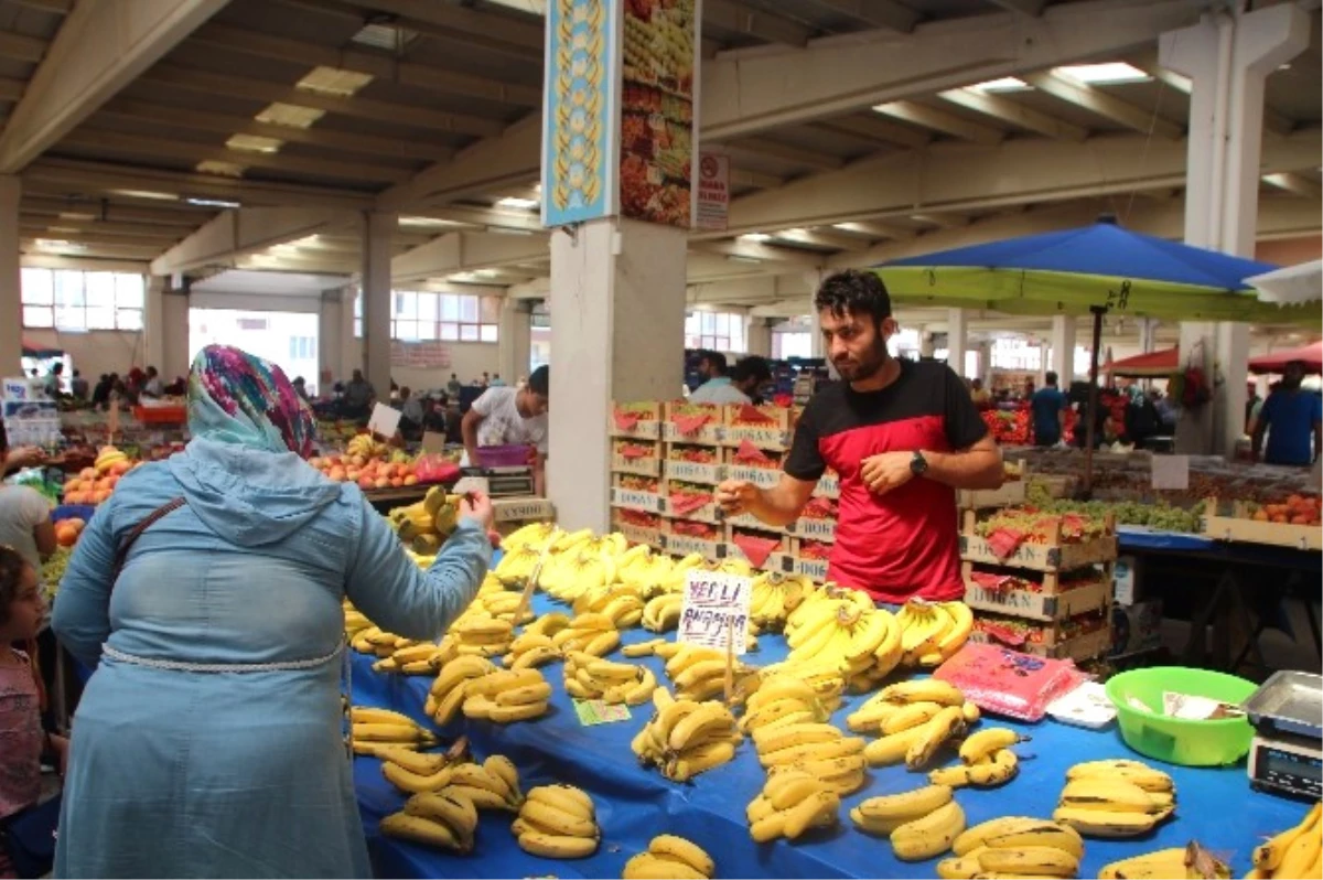 Pazarda Muz Fiyatları El Yakıyor